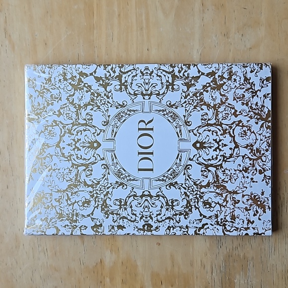 DIOR JOURNAL - Picture 10 of 10